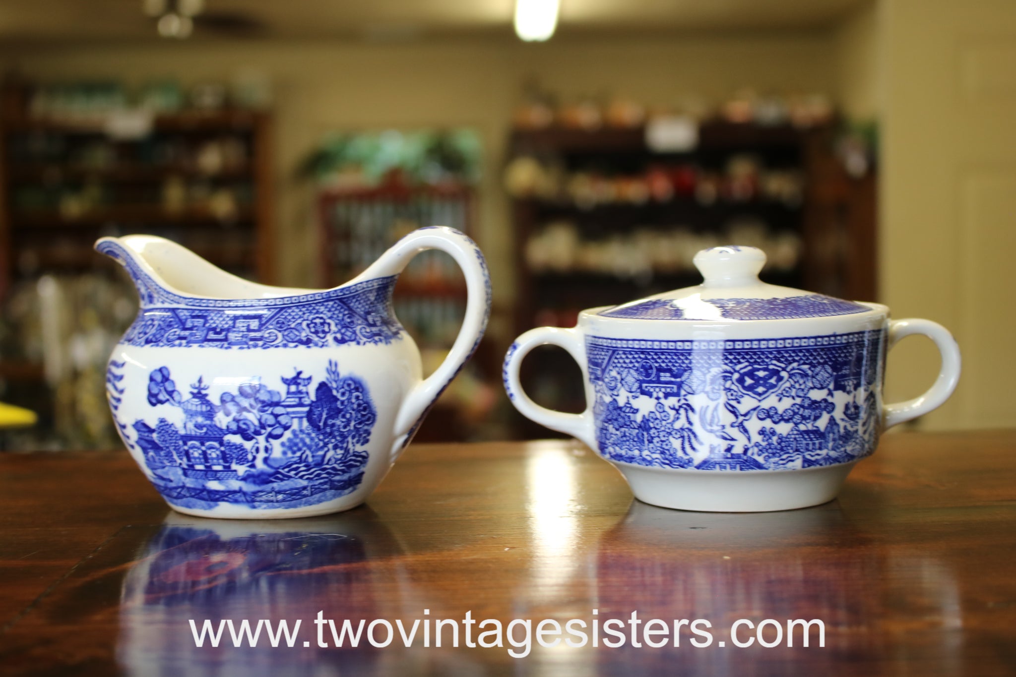 https://www.twovintagesisters.com/cdn/shop/files/BlueWillow-SugarandCreamer_5_1024x1024@2x.jpg?v=1686101445