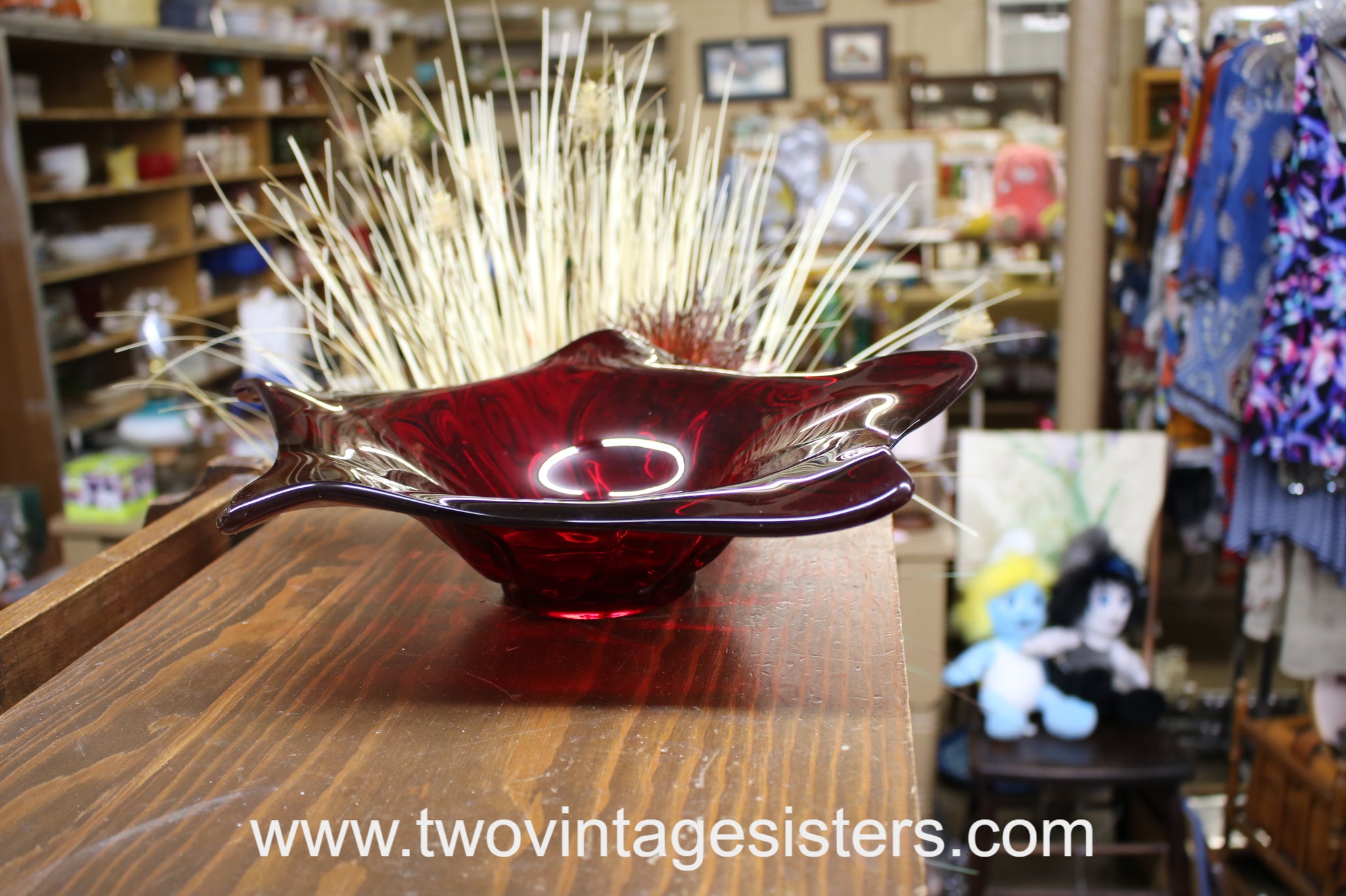 https://www.twovintagesisters.com/cdn/shop/files/RubyRed-GlassStar-Bowl_6_1024x1024@2x.jpg?v=1684261607