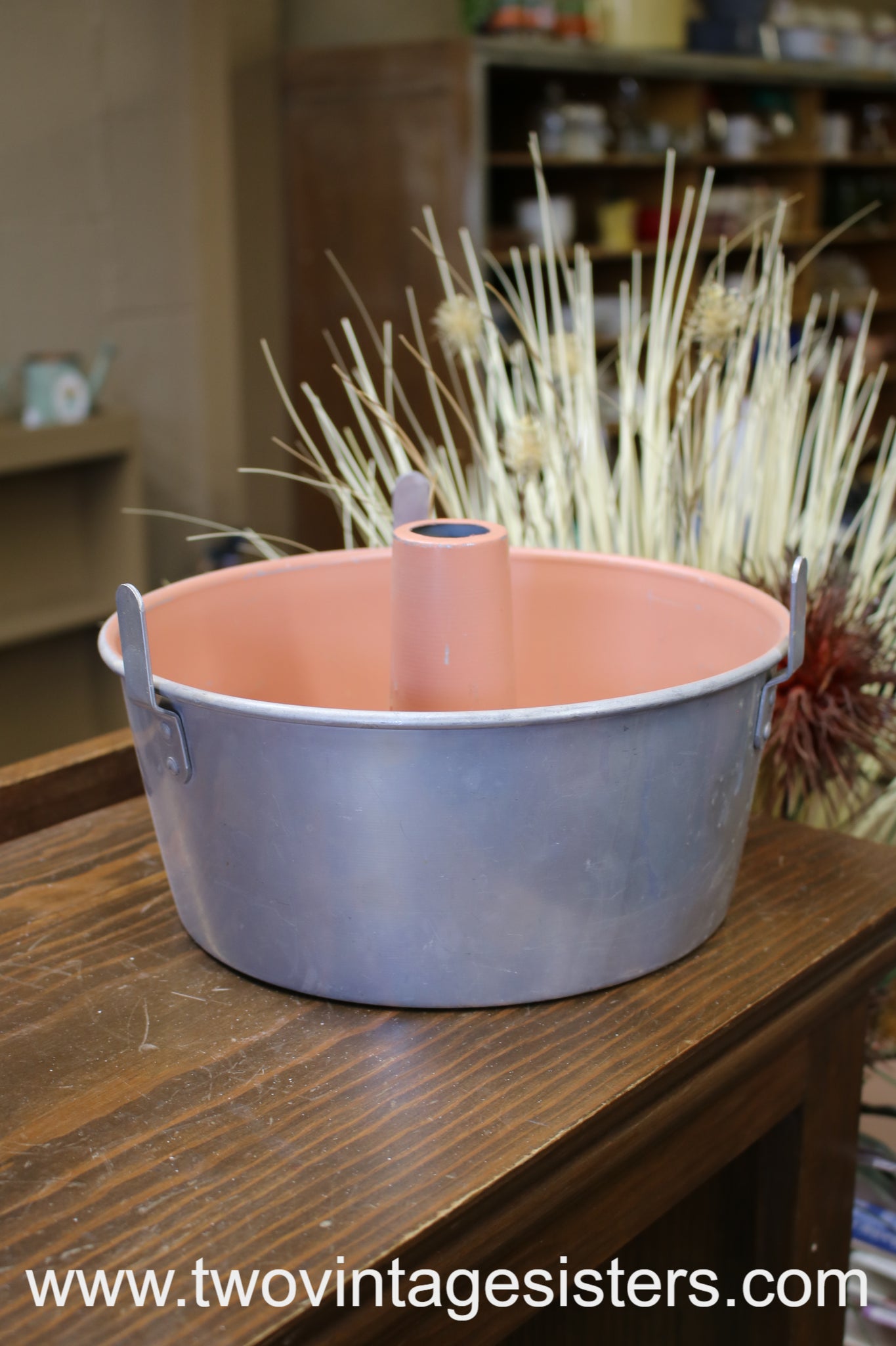 Aluminum Bundt Cake Pan - Vintage Kitchen