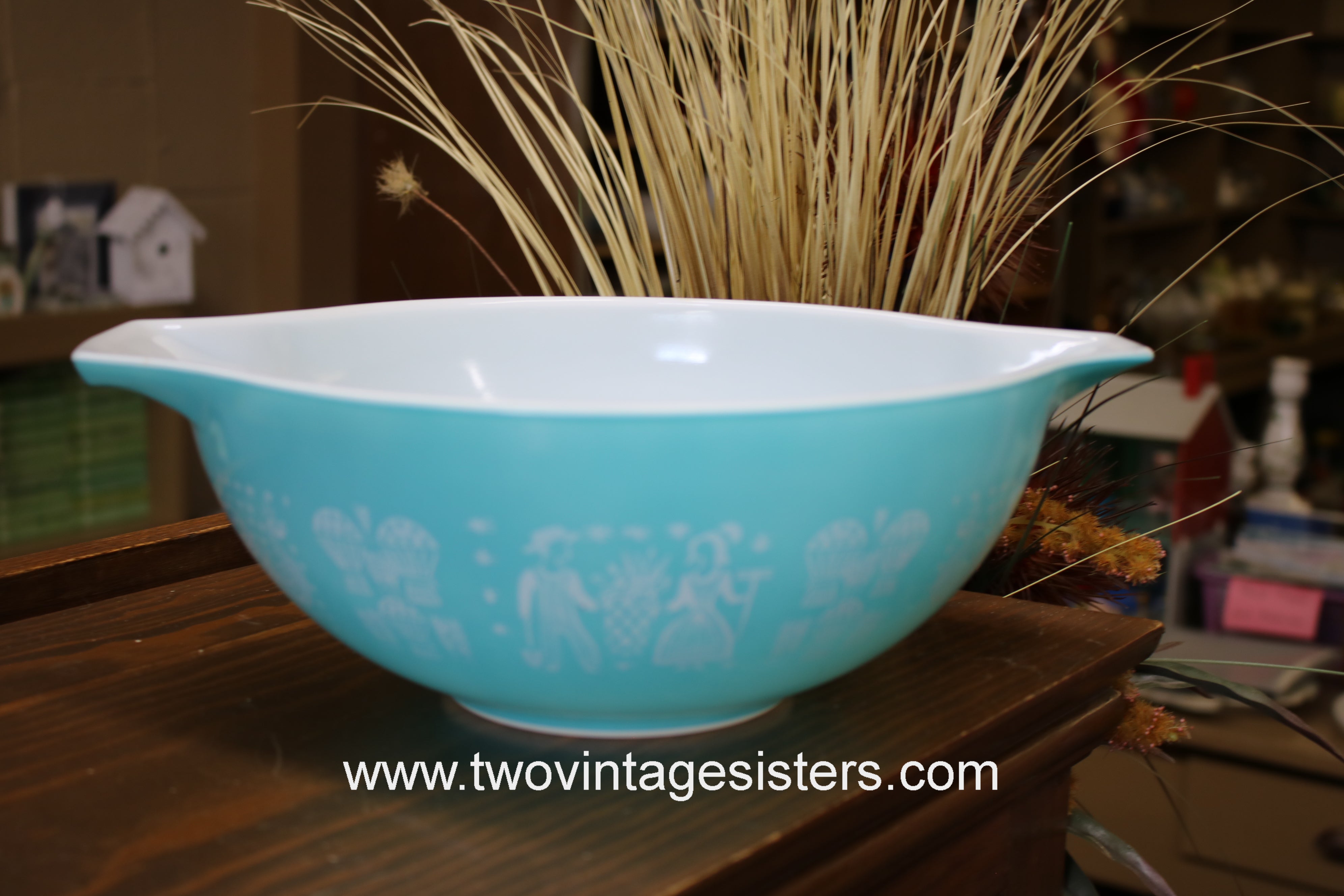 Vintage Turquoise Butterprint 444 Pyrex 4 Quart Cinderella Mixing Bowl –  Aunt Gladys' Attic