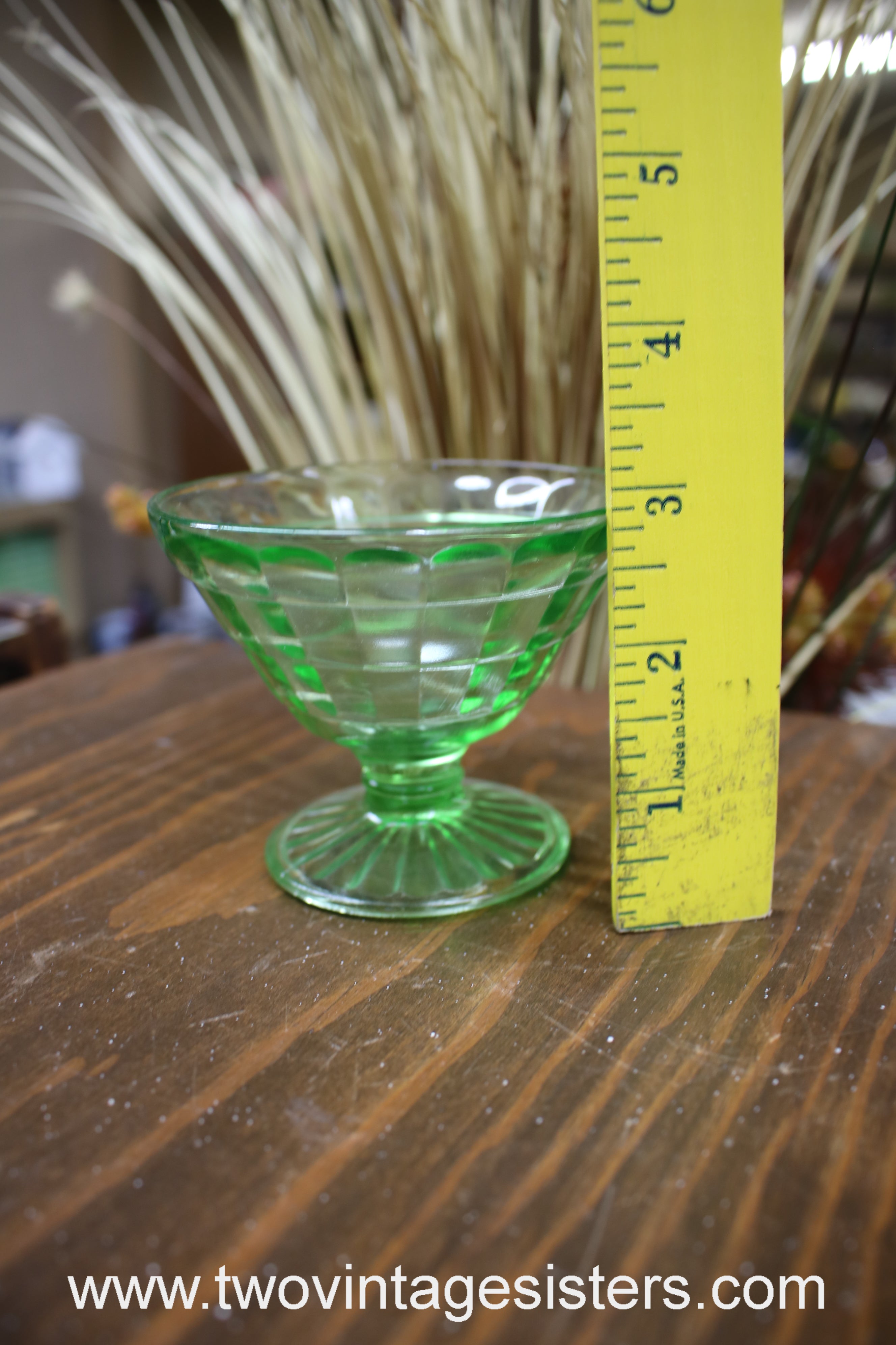 Set of 8 Vintage Uranium Sherbet Holiday Table Glass Cups 