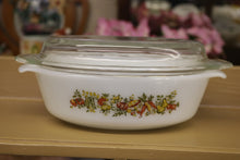Load image into Gallery viewer, Anchor Hocking Fire King 433 Nature’s Bounty Garden 1.5qt Casserole Dish with Li
