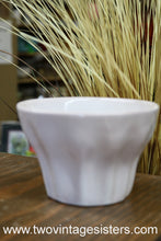 Load image into Gallery viewer, Vintage Frankoma 174 Thumbprint Planter White Glaze 3&quot;
