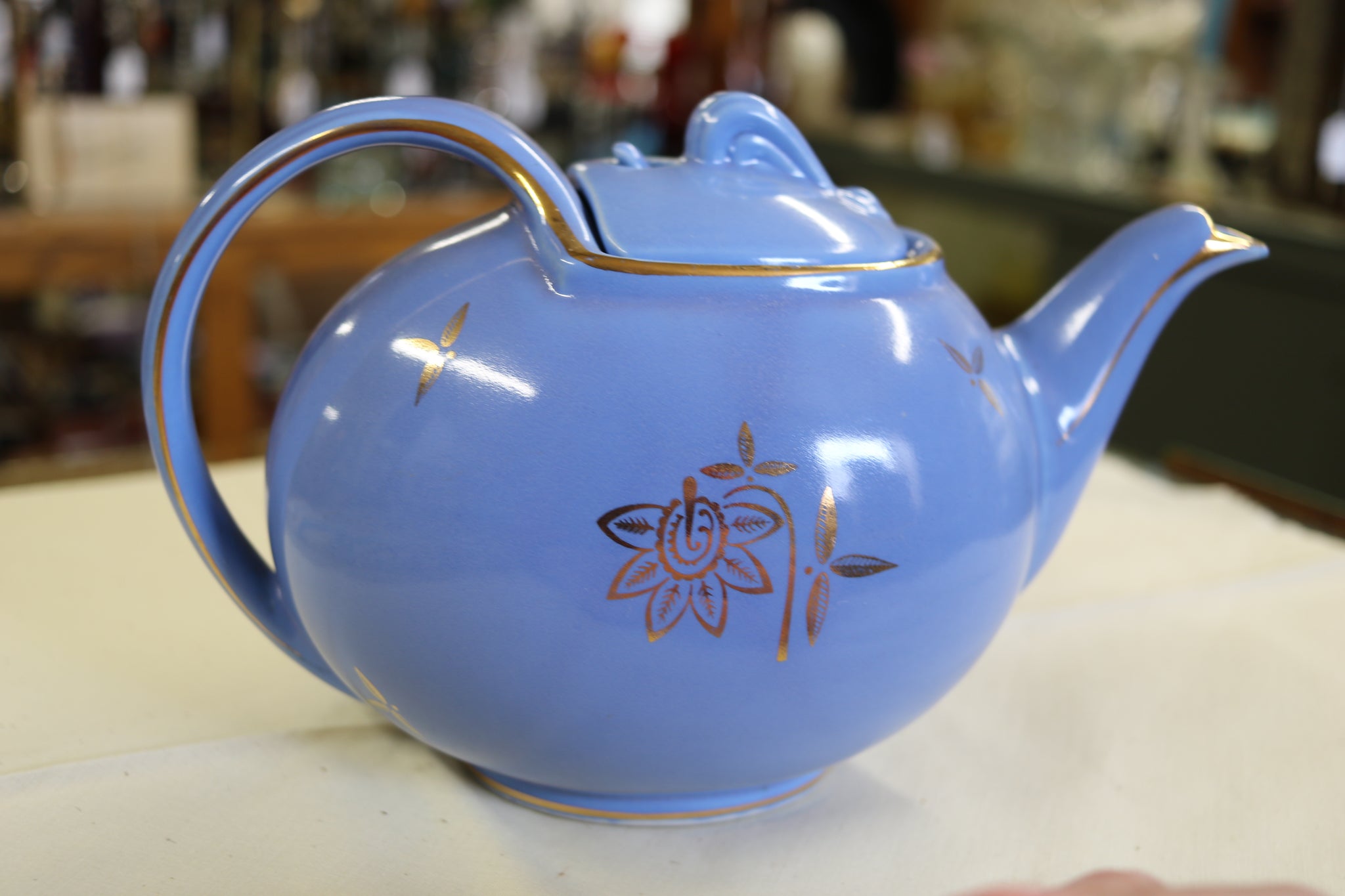 Vintage Hall high quality teapot with hook lid